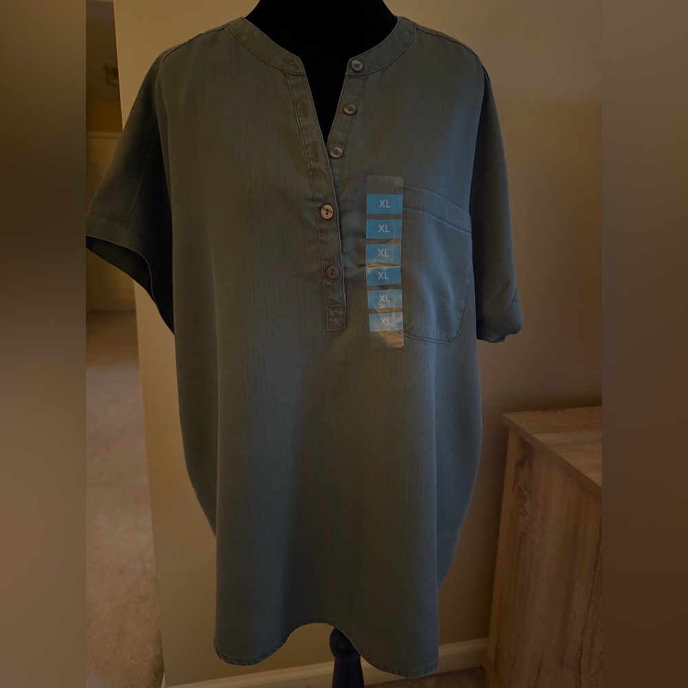 Coastal Comfort stylish women’s blouse in olive green